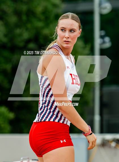 Thumbnail 3 in UIL 2A Girls Track & Field Finals photogallery.