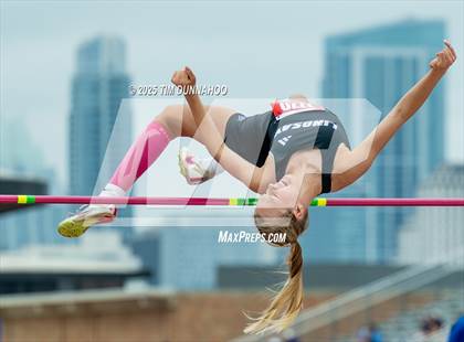 Thumbnail 2 in UIL 2A Girls Track & Field Finals photogallery.