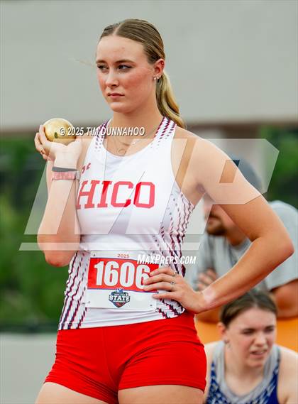Thumbnail 2 in UIL 2A Girls Track & Field Finals photogallery.