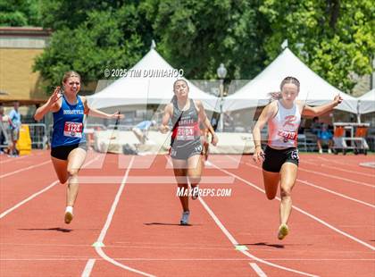 Thumbnail 2 in UIL 2A Girls Track & Field Finals photogallery.