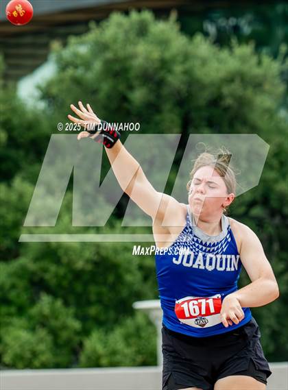 Thumbnail 2 in UIL 2A Girls Track & Field Finals photogallery.