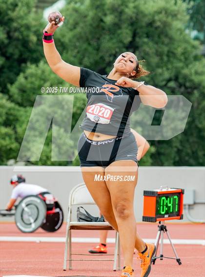 Thumbnail 2 in UIL 2A Girls Track & Field Finals photogallery.
