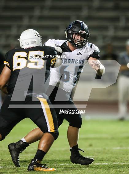 Thumbnail 3 in Edison vs. Clovis North photogallery.