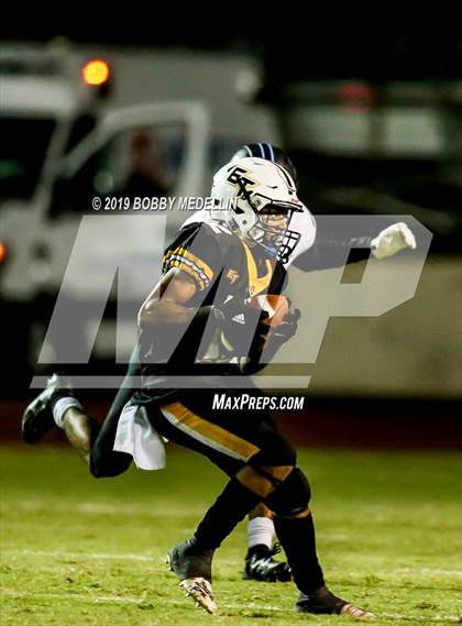 Thumbnail 3 in Edison vs. Clovis North photogallery.