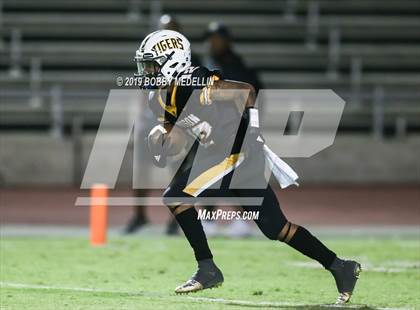 Thumbnail 3 in Edison vs. Clovis North photogallery.