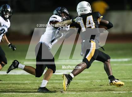 Thumbnail 2 in Edison vs. Clovis North photogallery.