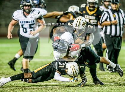 Thumbnail 2 in Edison vs. Clovis North photogallery.