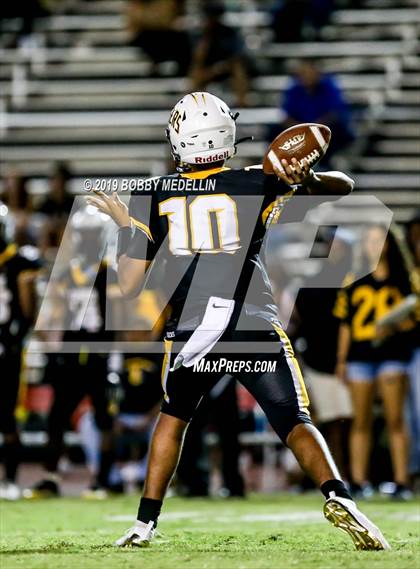 Thumbnail 3 in Edison vs. Clovis North photogallery.