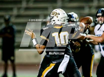 Thumbnail 3 in Edison vs. Clovis North photogallery.