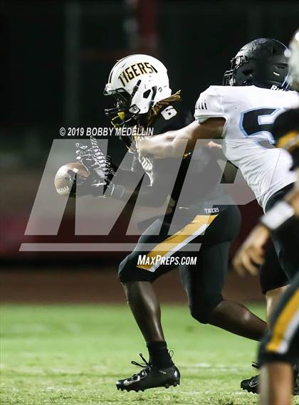 Thumbnail 2 in Edison vs. Clovis North photogallery.