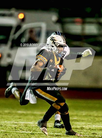 Thumbnail 2 in Edison vs. Clovis North photogallery.