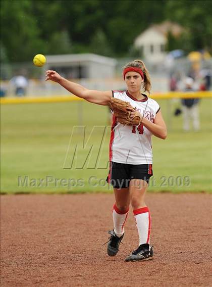 Thumbnail 2 in Pearl River vs. Floral Park (NYSPHSAA Class A Final) photogallery.