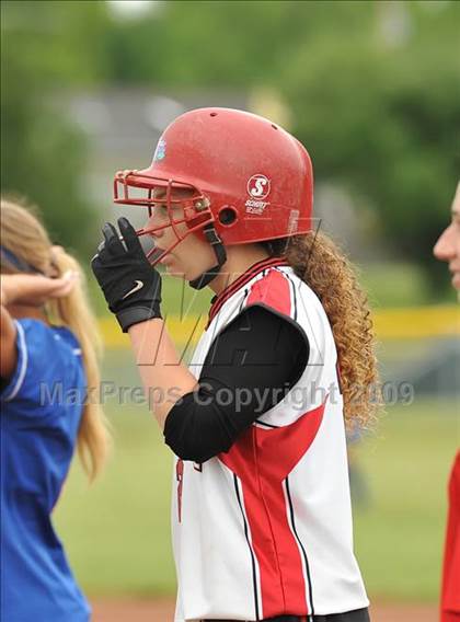 Thumbnail 2 in Pearl River vs. Floral Park (NYSPHSAA Class A Final) photogallery.