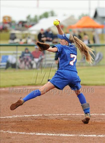 Thumbnail 2 in Pearl River vs. Floral Park (NYSPHSAA Class A Final) photogallery.