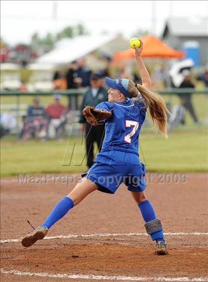 Thumbnail 2 in Pearl River vs. Floral Park (NYSPHSAA Class A Final) photogallery.