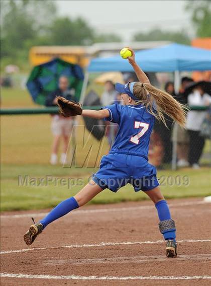 Thumbnail 2 in Pearl River vs. Floral Park (NYSPHSAA Class A Final) photogallery.