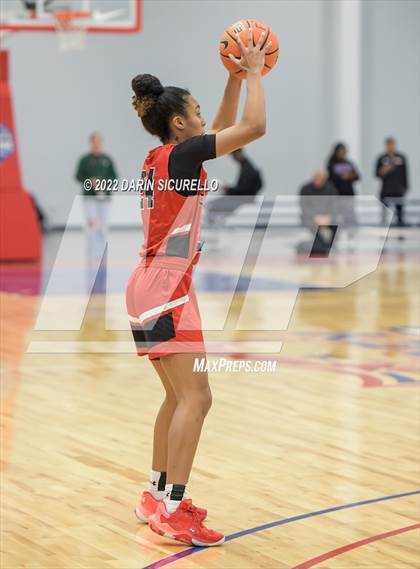 Thumbnail 3 in St. John's vs. Lone Peak (NIKE Tournament of Champions) photogallery.
