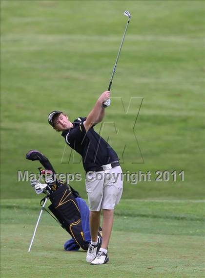 Thumbnail 1 in Section 5 State Qualifier @ Oak Hill CC (Supersectionals) photogallery.