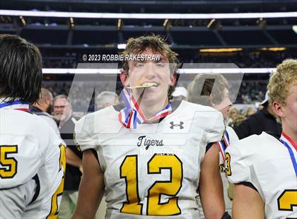 Thumbnail 1 in Franklin vs. Malakoff (UIL Football 3A D1 Final Medal Ceremony) photogallery.