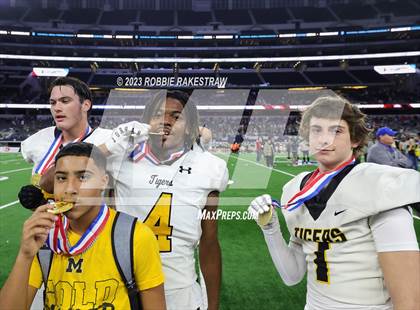 Thumbnail 2 in Franklin vs. Malakoff (UIL Football 3A D1 Final Medal Ceremony) photogallery.