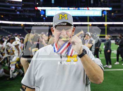 Thumbnail 3 in Franklin vs. Malakoff (UIL Football 3A D1 Final Medal Ceremony) photogallery.
