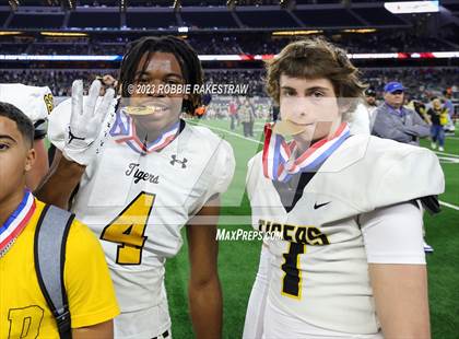 Thumbnail 1 in Franklin vs. Malakoff (UIL Football 3A D1 Final Medal Ceremony) photogallery.