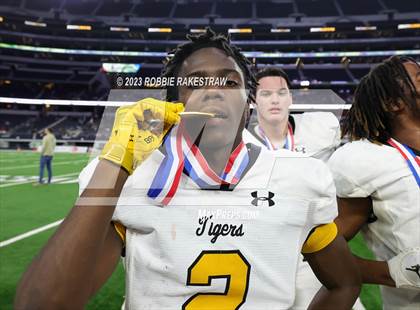 Thumbnail 1 in Franklin vs. Malakoff (UIL Football 3A D1 Final Medal Ceremony) photogallery.