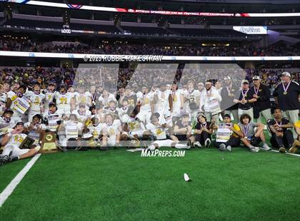 Thumbnail 2 in Franklin vs. Malakoff (UIL Football 3A D1 Final Medal Ceremony) photogallery.
