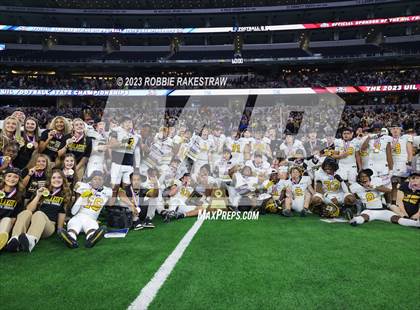 Thumbnail 2 in Franklin vs. Malakoff (UIL Football 3A D1 Final Medal Ceremony) photogallery.