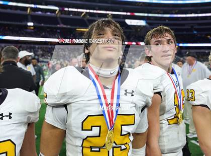 Thumbnail 1 in Franklin vs. Malakoff (UIL Football 3A D1 Final Medal Ceremony) photogallery.