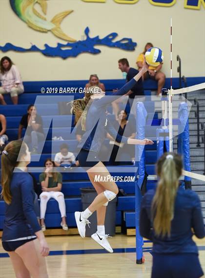 Thumbnail 2 in Marathon vs.Bishop McLaughlin Catholic photogallery.