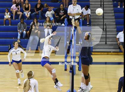 Thumbnail 3 in Marathon vs.Bishop McLaughlin Catholic photogallery.