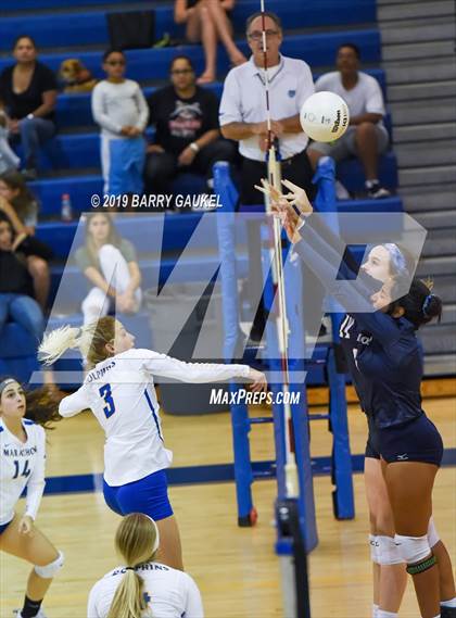 Thumbnail 2 in Marathon vs.Bishop McLaughlin Catholic photogallery.