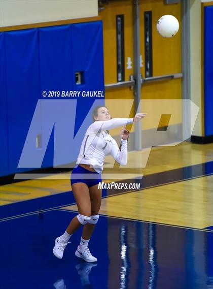 Thumbnail 3 in Marathon vs.Bishop McLaughlin Catholic photogallery.