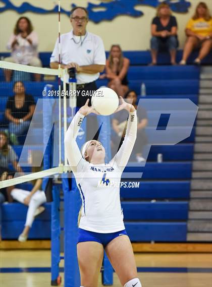 Thumbnail 3 in Marathon vs.Bishop McLaughlin Catholic photogallery.
