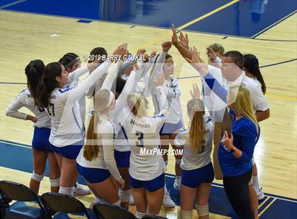 Thumbnail 3 in Marathon vs.Bishop McLaughlin Catholic photogallery.