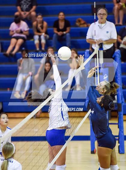 Thumbnail 2 in Marathon vs.Bishop McLaughlin Catholic photogallery.