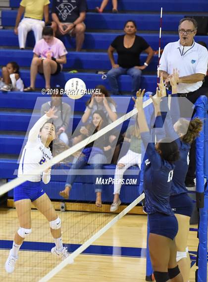 Thumbnail 2 in Marathon vs.Bishop McLaughlin Catholic photogallery.