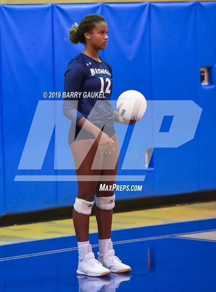 Thumbnail 2 in Marathon vs.Bishop McLaughlin Catholic photogallery.