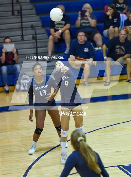 Thumbnail 3 in Marathon vs.Bishop McLaughlin Catholic photogallery.