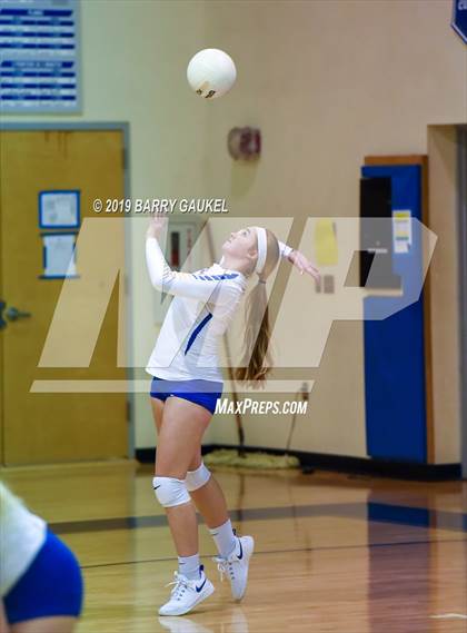 Thumbnail 3 in Marathon vs.Bishop McLaughlin Catholic photogallery.