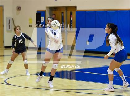 Thumbnail 3 in Marathon vs.Bishop McLaughlin Catholic photogallery.