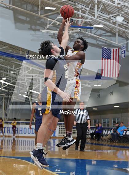 Thumbnail 3 in The Webb School vs. Howard (Dr Pepper Classic) photogallery.