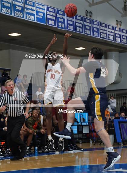 Thumbnail 1 in The Webb School vs. Howard (Dr Pepper Classic) photogallery.
