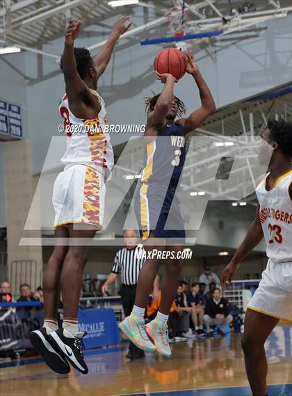 Thumbnail 1 in The Webb School vs. Howard (Dr Pepper Classic) photogallery.
