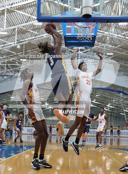 Thumbnail 1 in The Webb School vs. Howard (Dr Pepper Classic) photogallery.
