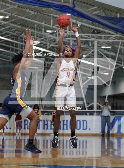 Thumbnail 1 in The Webb School vs. Howard (Dr Pepper Classic) photogallery.