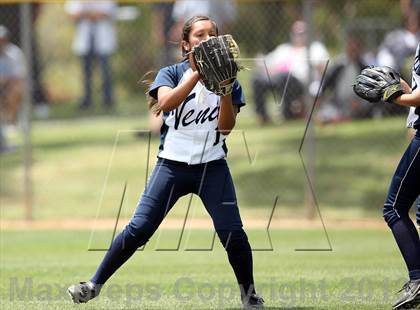 Thumbnail 3 in Venice vs. Arleta  (LA City Section D2 Final) photogallery.