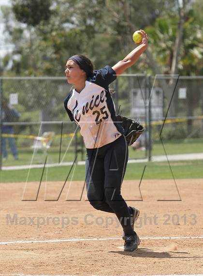 Thumbnail 3 in Venice vs. Arleta  (LA City Section D2 Final) photogallery.