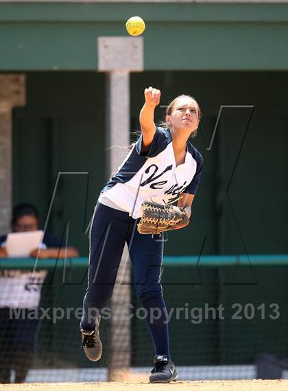 Thumbnail 3 in Venice vs. Arleta  (LA City Section D2 Final) photogallery.